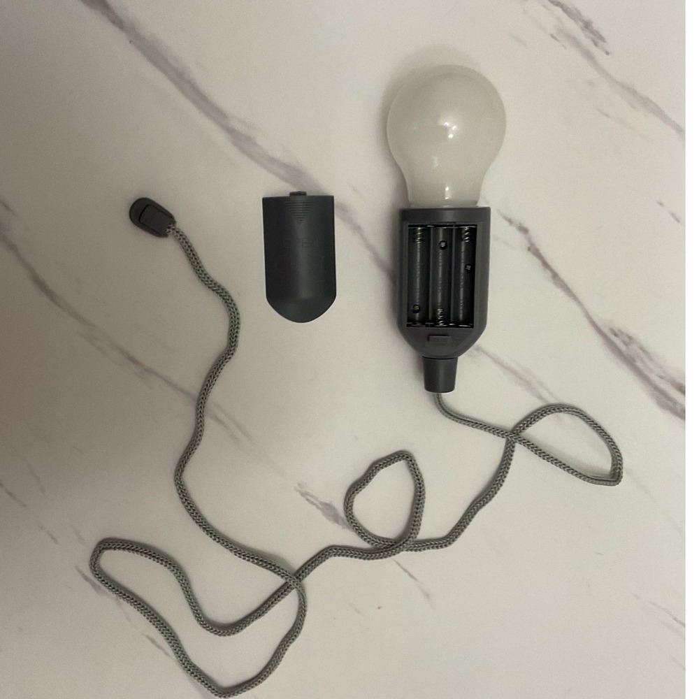 MVMT LED Pull Light Portable Battery Operated Hanging Bulb Lamp NWOT